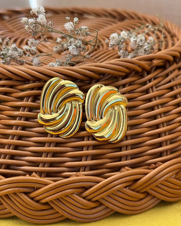 Aretes remolino dorados